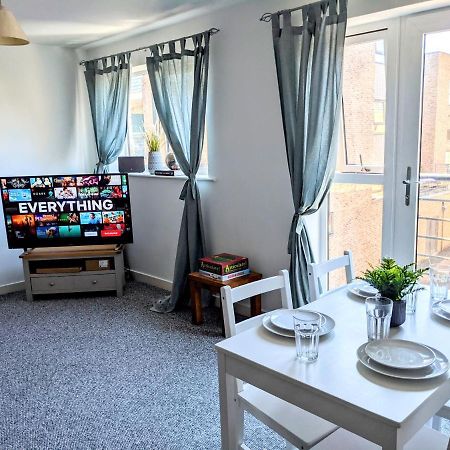 Simple 2-Bedroom 1.5 Bath Apartment In Thornhill Саутгемптон Экстерьер фото