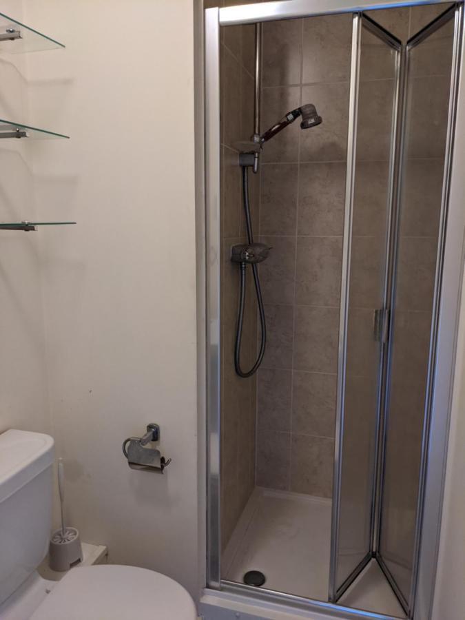 Simple 2-Bedroom 1.5 Bath Apartment In Thornhill Саутгемптон Экстерьер фото