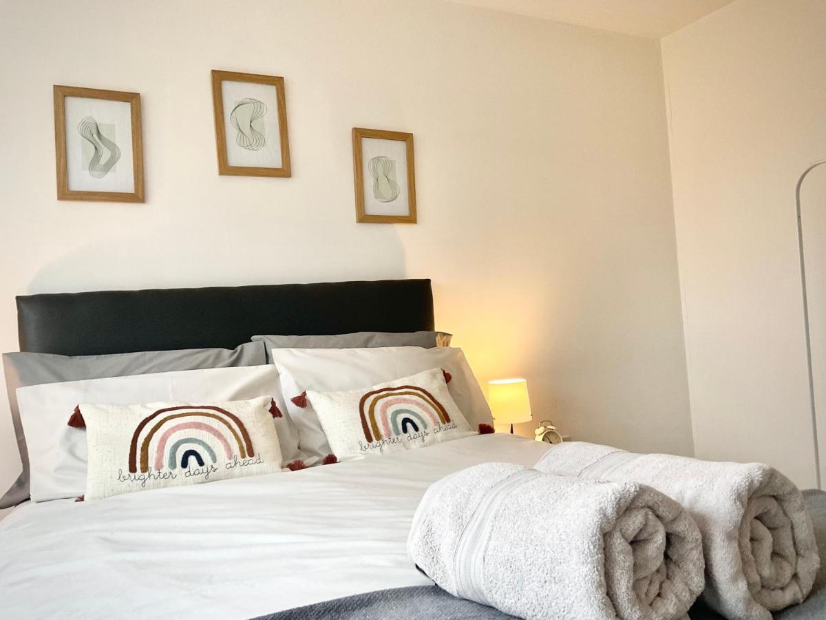 Simple 2-Bedroom 1.5 Bath Apartment In Thornhill Саутгемптон Экстерьер фото