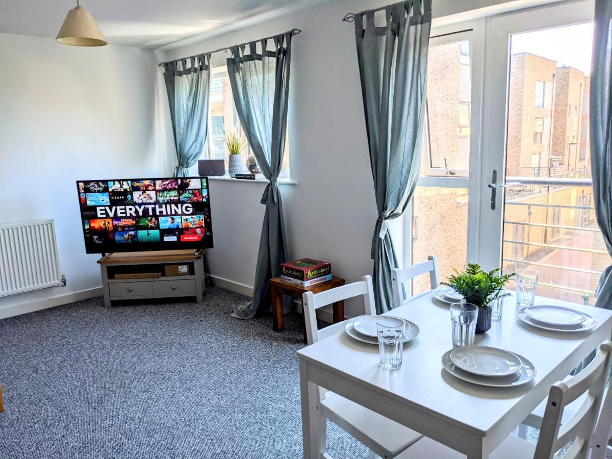 Simple 2-Bedroom 1.5 Bath Apartment In Thornhill Саутгемптон Экстерьер фото